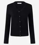 Cardigan de punto fino color gris, con escote en V, cierre frontal con botones y mangas largas. Confeccionado en una mezcla de viscosa y poliamida.