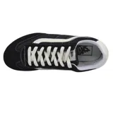 Championes Vans modelo Super Low Pro, de perfil bajo, color negro con detalles en blanco. Presentan la icónica banda lateral Sidestripe, cierre de cordones y suela de caucho con diseño Waffle.