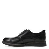 Zapato de vestir tipo derby para hombre, confeccionado en cuero negro con acabado texturizado y liso en la puntera. Presenta cordones al tono y suela de goma con detalle de vira en color marrón.