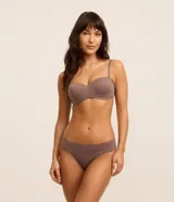 Kit de dos bombachas bikini color marrón, confeccionadas en microfibra ligera sin estampa, con cintura ancha y forro de algodón.