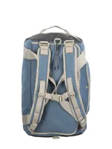 Bolso de viaje RKF de la línea Water Resistant, color azul con detalles en beige y negro, confeccionado en poliéster reciclado. Cuenta con gran capacidad, múltiples compartimentos, asas superiores y correa ajustable y removible.