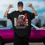 Remera negra con estampado de Jiraiya sobre una rana gigante y texto en japonés.