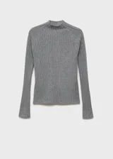 Jersey de punto canalé con cuello perkins, diseño entallado y manga larga.