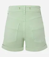 Short de sarga color blanco, de cintura alta, con bolsillos delanteros y traseros, trabillas para cinturón y bajo plegado. Cuenta con cierre frontal de botón y cremallera.