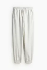 Pantalón de jogging gris melange de felpa suave, con cintura elástica ajustable con cordón, bolsillos laterales y tobillos ajustados con elástico.