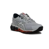 Championes Asics Gel-Quantum 360 Direction, de color gris con detalles plateados, negros y naranjas en la suela. Diseño deportivo con capellada de malla transpirable y tecnología de amortiguación visible en la suela.