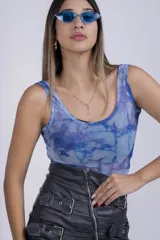 Body de lycra traslúcida con estampado animal print de leopardo.