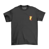 Remera de algodón color marrón con estampa pequeña en el pecho que representa al personaje Plank de la serie animada Ed, Edd y Eddy.