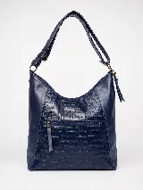 Bolso tipo hobo de cuero azul marino con panel frontal texturizado efecto cocodrilo, bolsillos laterales con cierre y correa ajustable para el hombro.