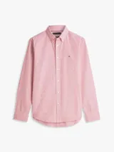Camisa de manga larga Tommy Hilfiger con estampado de rayas clásicas en color rojo y blanco, cuello con botones, puños abotonados y bordado de la bandera de la marca en el pecho.