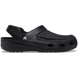 Zuecos Crocs Yukon Vista II color negro, con correa trasera ajustable y orificios de ventilación laterales.