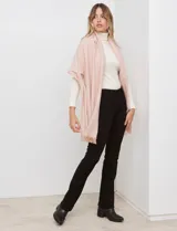 Bufandón tejido de poliéster, color rosa pálido con textura jaspeada en tonos pastel (naranja, lila, gris). Presenta un tejido grueso y flecos en los bordes.