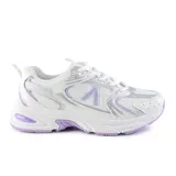 Championes blancos con detalles en plateado y lila, de malla y cuero sintético.