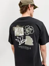 Remera de manga corta y cuello redondo, color negro, con pequeño estampado en el pecho con la inscripción "Originals". Confeccionada en jersey de algodón orgánico.
