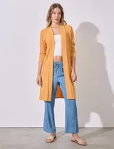 Cardigan blanco texturado con mangas 3/4.