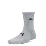 Pack de tres pares de medias deportivas Under Armour de caña media, color gris jaspeado, con logo de la marca bordado en negro en el tobillo y en la parte superior del pie.