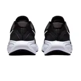 Championes de running Nike modelo Revolution 8, color negro con suela blanca y logo lateral en blanco. Confeccionados en malla transpirable para mayor comodidad.