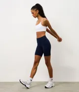 Bermuda deportiva Get Over de poliamida color marrón, con cintura ancha y diseño de tiro alto.