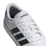 Championes urbanos Adidas modelo Breaknet 3.0, de diseño inspirado en el tenis, color blanco con las icónicas tres tiras laterales en negro. Presentan capellada sintética, cierre por cordones y suela de goma plana.