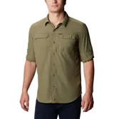 Camisa de manga larga Columbia, color verde oliva, confeccionada en tejido técnico con tecnología Omni-Wick para absorción de humedad y Omni-Shade con protección solar UPF 50. Presenta cuello clásico, cierre frontal con botones, dos bolsillos frontales con solapa y mangas enrollables con soportes.