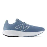 Championes de running New Balance modelo 520 v9, color celeste con entresuela blanca Fresh Foam y la letra "N" plateada en el lateral.