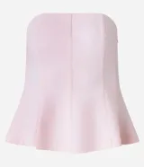 Blusa peplum de viscosa color rosa, con escote strapless, frunces en el busto y volado en la cintura.