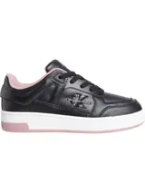 Zapatillas urbanas Calvin Klein Jeans de cuero sintético negro con logo en el lateral, suela cupsole blanca con línea rosa y forro interior rosa.
