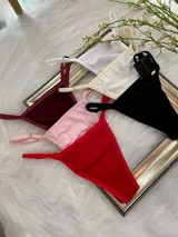 Pack de seis tangas de algodón con breteles regulables, disponibles en colores negro, blanco, champagne, rosa, bordo y rojo.