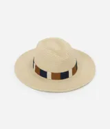 Sombrero tipo panamá de paja color beige con cinta decorativa a rayas en tonos azul marino, marrón y blanco.
