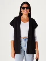 Remera marrón de manga larga con escote en V.