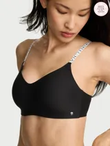 Sujetador inalámbrico Victoria's Secret modelo The CoolBra, de color negro con escote pronunciado, tirantes ajustables blancos con el logotipo de la marca y pequeño detalle metálico en la base.