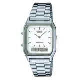 Reloj Casio Retro AQ230A-7DMQ plateado con caja de acero inoxidable, esfera blanca, pantalla analógica y digital, brazalete de acero inoxidable, funciones de hora dual, cronómetro, alarma y calendario automático.