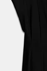 Vestido midi de Zara Woman Collection confeccionado en hilatura de algodón color celeste, con cuello redondo, manga corta y detalles de pliegues en la cintura. Presenta falda en línea evasé y cierre en la espalda con abertura y botón.