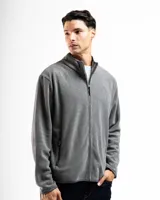 Campera de polar con cuello alto, cierre frontal completo y bolsillos laterales con cierre.