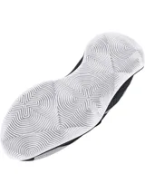 Championes de básquet Under Armour UA Jet 23, color blanco y negro, con parte superior de materiales mixtos para mayor durabilidad y transpirabilidad, entresuela Micro G® y suela exterior de goma resistente con patrón de tracción anatómico.