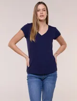 Remera básica azul marino de manga corta, con escote en V y frente forrado con doble tela.