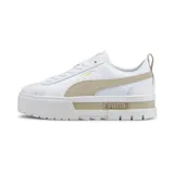 Championes Puma Mayze Lth blancos con detalles en beige y suela con plataforma.