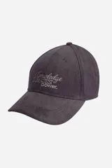Gorra de pana color gris oscuro con visera curva y estructura firme. Presenta un bordado frontal con la frase 'Knowledge is greatest power'.