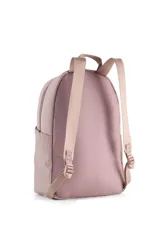 Mochila Puma modelo Up Sandstone de color negro, con diseño texturizado, cierre de cremallera superior, tirantes ajustables y el logo de la marca en tono dorado en la parte frontal.