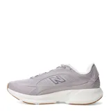 Championes urbanos New Balance modelo Ctlyst, color gris con detalles en blanco y suela color caramelo. Presentan un diseño de malla transpirable con refuerzos sintéticos y el logo de la marca en el lateral.