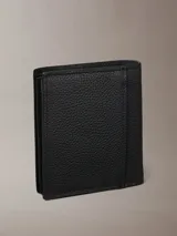 Billetera Calvin Klein trifold de cuero con textura granulada, compartimento interior grande y tarjetero.
