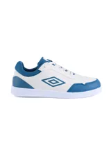 Championes Umbro modelo Max, color azul marino con suela blanca. Presentan detalles de costuras y el logo de Umbro grabado en el lateral.