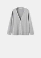 Cardigan gris de punto con escote en V, cierre frontal abotonado y mangas largas, diseño clásico y versátil.