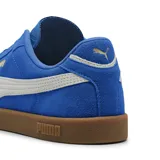 Championes Puma Club II Era Suede, color azul con detalles en blanco y suela marrón.
