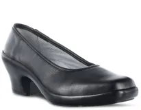 Zapato de vestir tipo pump, color negro, con taco bajo y plataforma integrada. Diseño de punta redondeada y estilo ergonómico, ideal para uso prolongado.