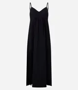 Vestido largo de corte evasé confeccionado en crepé color verde oliva. Presenta escote corazón, breteles finos ajustables, espalda con lastex y tajo lateral en el ruedo.