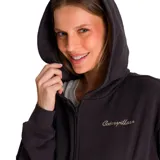 Buzo negro con capucha, cierre frontal y bolsillos tipo canguro.