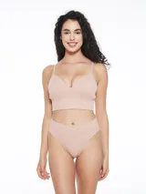 Vedetina color nude de corte clásico.