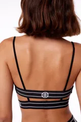 Corpiño bralette negro de polisoft con doble elástico negro con logo tejido y forro interior.