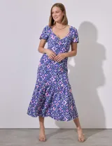 Vestido largo estampado con escote en V, corte bajo el busto, cintura elastizada y espalda en punto smock.